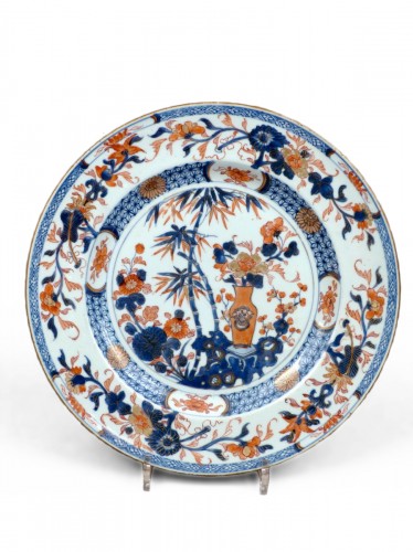 Plat de Chine, à décor Imari, d'époque Yongzheng, XVIIIe iècle