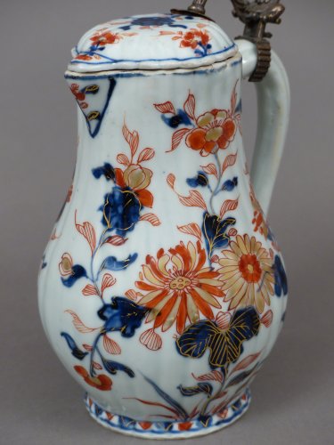 XVIIIe siècle - Verseuse en porcelaine de Chine d"époque Yongzheng
