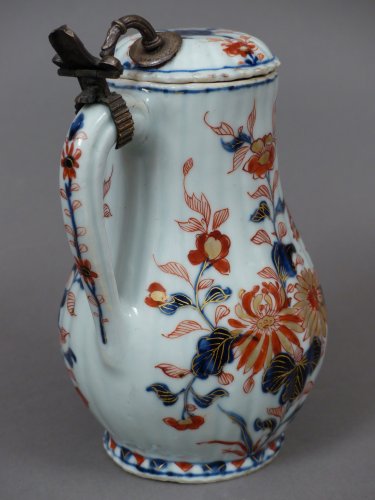 Antiquités - Verseuse en porcelaine de Chine d"époque Yongzheng