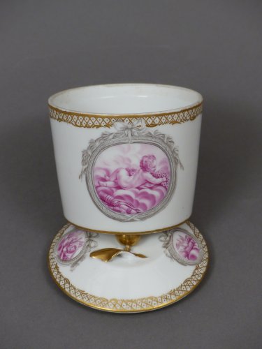 Pot à sucre couvert en porcelaine de Vincennes, signé Hannong - Céramiques, Porcelaines Style 