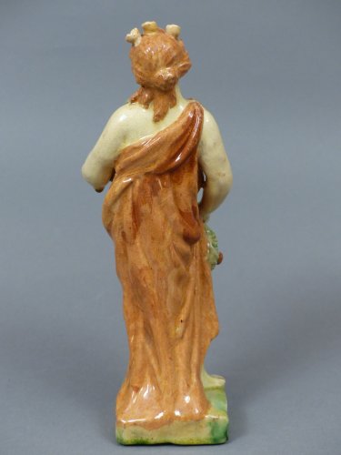 XVIIIe siècle - Statuette de Flore en faïence d'Apte, fin XVIIIe siècle