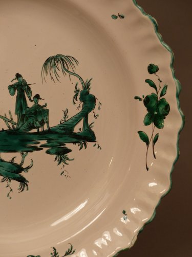 French Moustiers platter - Ferrat Factory circa 1780 - 