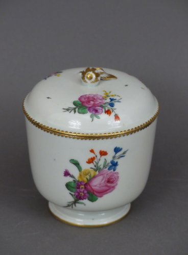 Céramiques, Porcelaines  - Pot à sucre en porcelaine de Niderviller, XVIIIe siècle