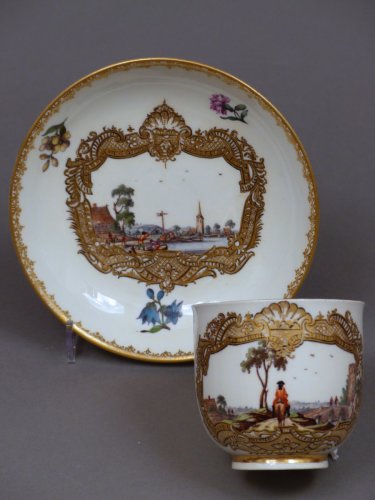 Tasse et sous tasse en porcelaine de Meïssen XVIIIe siècle