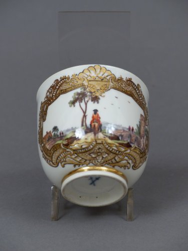 Antiquités - Tasse et sous tasse en porcelaine de Meïssen XVIIIe siècle