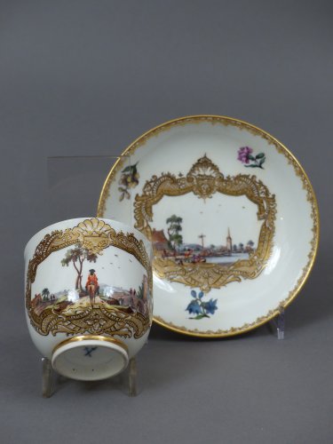 Antiquités - Tasse et sous tasse en porcelaine de Meïssen XVIIIe siècle