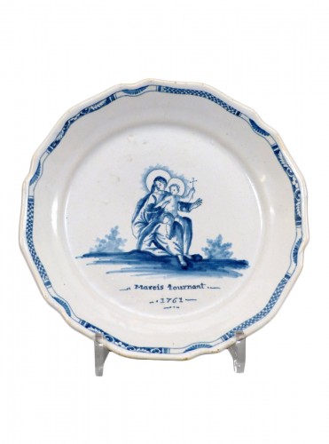 Assiette patronymique en faïence de Nevers datée 1761