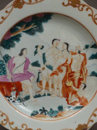 Céramiques, Porcelaines  - Assiette en porcelaine de Chine dite "de la Cie. des Indes" Le jugement de Paris"