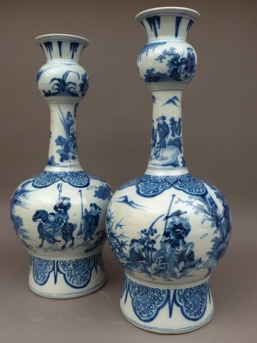 Paire de grandes bouteilles en faïence de Delft du XVIIe siècle - Céramiques, Porcelaines Style Louis XIV