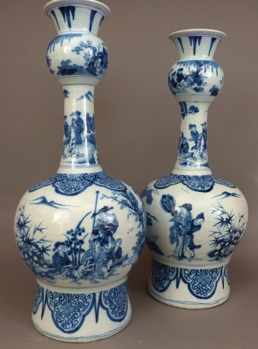 Louis XIV - Paire de grandes bouteilles en faïence de Delft du XVIIe siècle