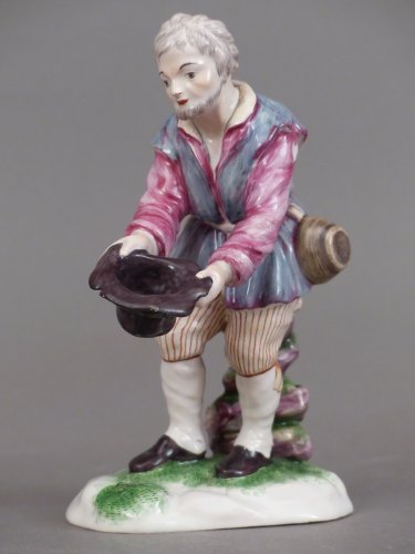 Céramiques, Porcelaines  - Statuette en faïence de Niderviller représentant un mendiant XVIIIe siècle