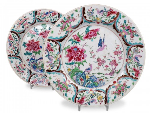 Paire de plats en porcelaine, famille rose, Chine période Yongzheng début 18e siècle