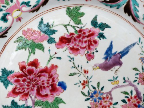 XVIIIe siècle - Paire de plats en porcelaine, famille rose, Chine période Yongzheng début 18e siècle