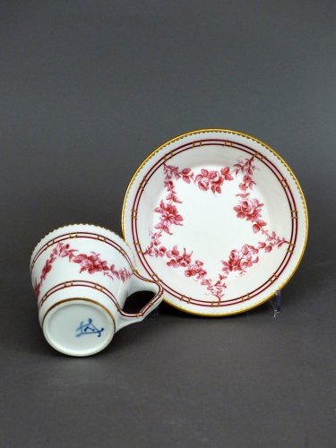 Tasse et sa sous tasse en porcelaine tendre de Sèvres, année 1765 - Le Cabinet d'Amateur
