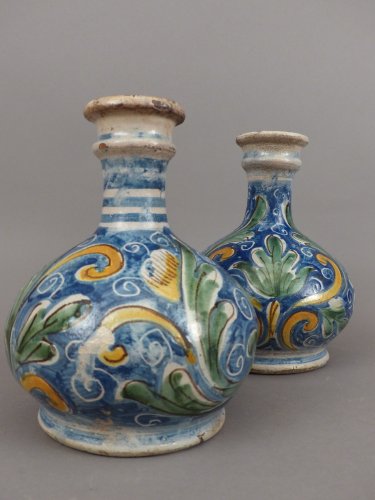 Deux bouteilles en faïence de Caltagirone, début XVIIe siècle - Le Cabinet d'Amateur