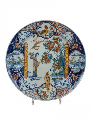 Un plat en faïence de Delft 18e siècle