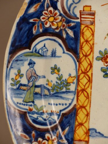 Antiquités - Un plat en faïence de Delft 18e siècle