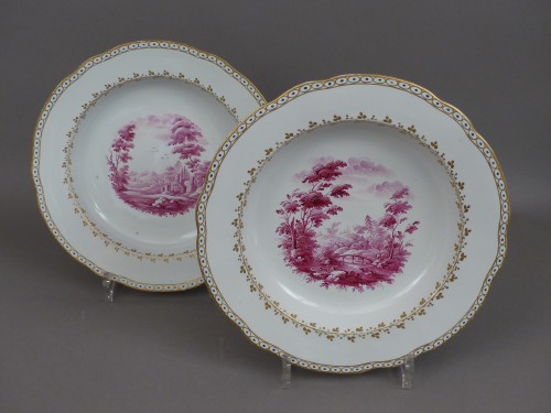 Antiquités - Paire d'assiettes en porcelaine de Doccia, XVIIIe siècle