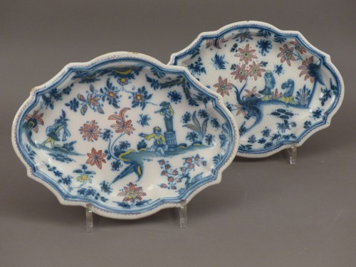 Paire de drageoirs en faïence de Marseille, fabrique Leroy XVIIIe siècle - Céramiques, Porcelaines Style Louis XV