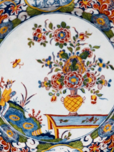 Assiette en faïence de Delft XVIIIe siècle - Céramiques, Porcelaines Style Louis XV