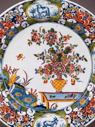 Céramiques, Porcelaines  - Assiette en faïence de Delft XVIIIe siècle