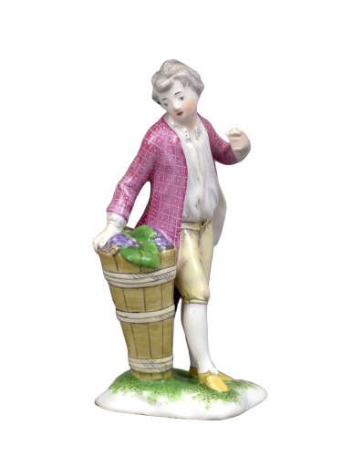 Figure of a young winemaker, Niderviller 18th century 