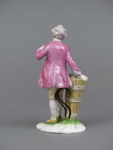 Figure of a young winemaker, Niderviller 18th century  - Porcelain & Faience Style Louis XV