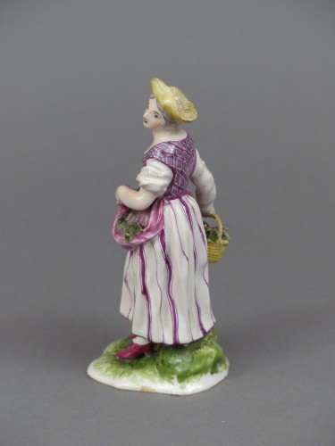 Figure of a young peasant girl, Niderviller 18th century  - Louis XV