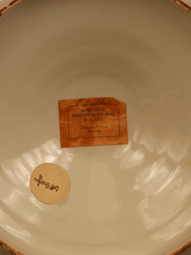 Antiquités - Pot à oille en faïence de Moustiers, fabrique Ferrat XVIIIe siècle