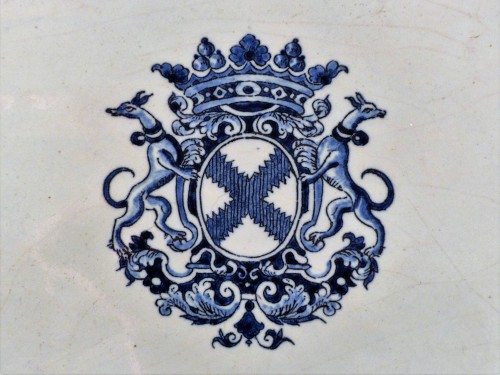 Céramiques, Porcelaines  - Bannette en faïence de Rouen 1er moitié du 18e siècle