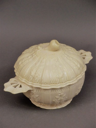 18th century fine faience pot from Pont aux Choux - Louis XV