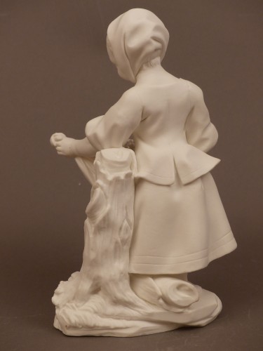 La petite fille au tablier, biscuit en porcelaine tendre Sèvres 18e siècle - Céramiques, Porcelaines Style 