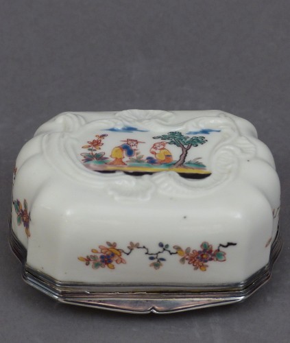 Tabatière en porcelaine tendre de Saint-Cloud 1738-1744 - Le Cabinet d'Amateur