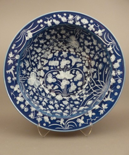 A large Chinese porcelain basin from the late 17th century - Porcelain & Faience Style 