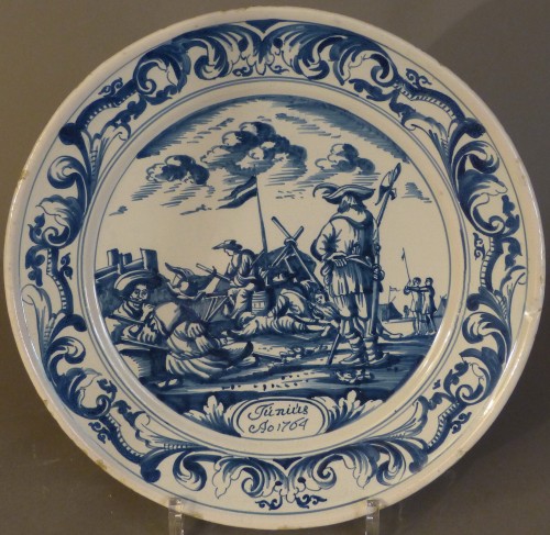 Plat en faïence de Makkum, 18e siècle - Le Cabinet d'Amateur