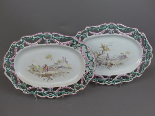 Paire de plats en faïence de Marseille, fabrique de la Veuve Perrin 18e siècle - Céramiques, Porcelaines Style Louis XV