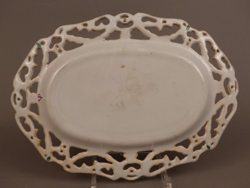 Antiquités - Paire de plats en faïence de Marseille, fabrique de la Veuve Perrin 18e siècle