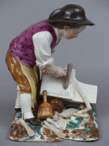 XVIIIe siècle - Statuette en porcelaine dure de Strasbourg, signée Joseph Hannong, 18e siècle