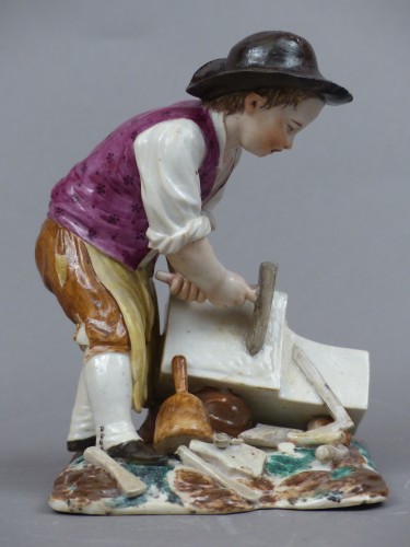 Statuette en porcelaine dure de Strasbourg, signée Joseph Hannong, 18e siècle - Louis XV