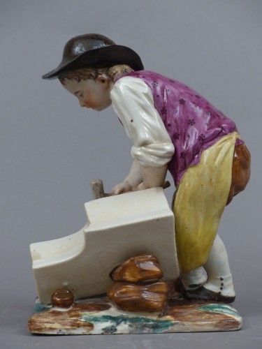 Antiquités - Statuette en porcelaine dure de Strasbourg, signée Joseph Hannong, 18e siècle