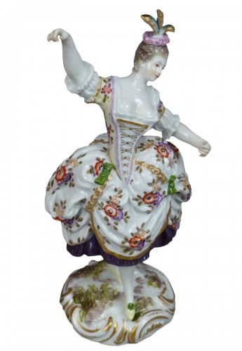 Grande statuette de Frankenthal représentant la " Camargo " dansant 18e siècle