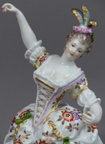Grande statuette de Frankenthal représentant la " Camargo " dansant 18e siècle - Le Cabinet d'Amateur