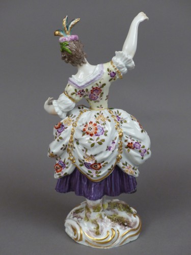 Grande statuette de Frankenthal représentant la " Camargo " dansant 18e siècle - Louis XV