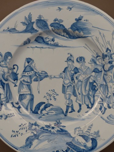 Antiquités - Large dish with &quot;Istoriati&quot; in Nevers earthenware (1640 - 1660)