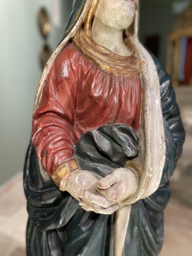 Grande Vierge de calvaire du XVIIe siècle - Le jardin des Moines