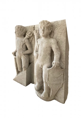 Paire de reliefs d'anges en marbre - XVIe