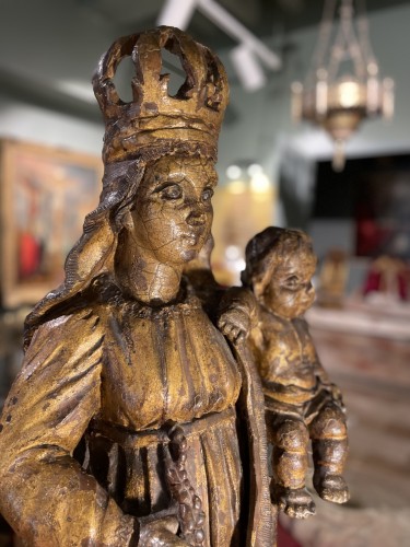 Grande Vierge à l’enfant en terre cuite dorée - Le jardin des Moines