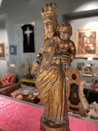 XVIIIe siècle - Grande Vierge à l’enfant en terre cuite dorée