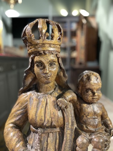  - Grande Vierge à l’enfant en terre cuite dorée