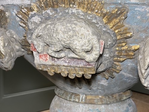 Antiquités - Fonts baptismaux en pierre calcaire à riches décors - Fin XVIe